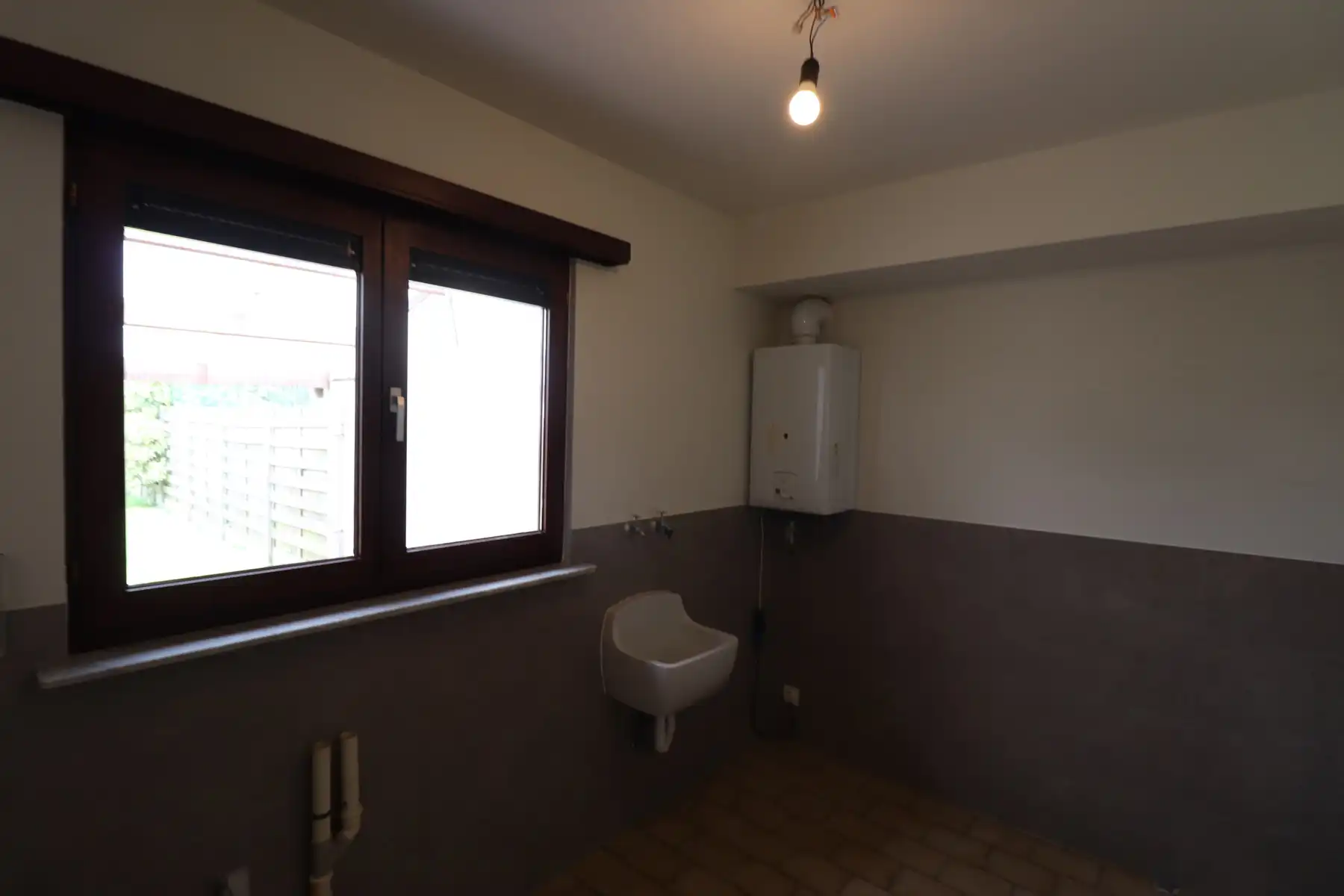 Woning met 4 slaapkamers, terras met tuin en garage. foto 8