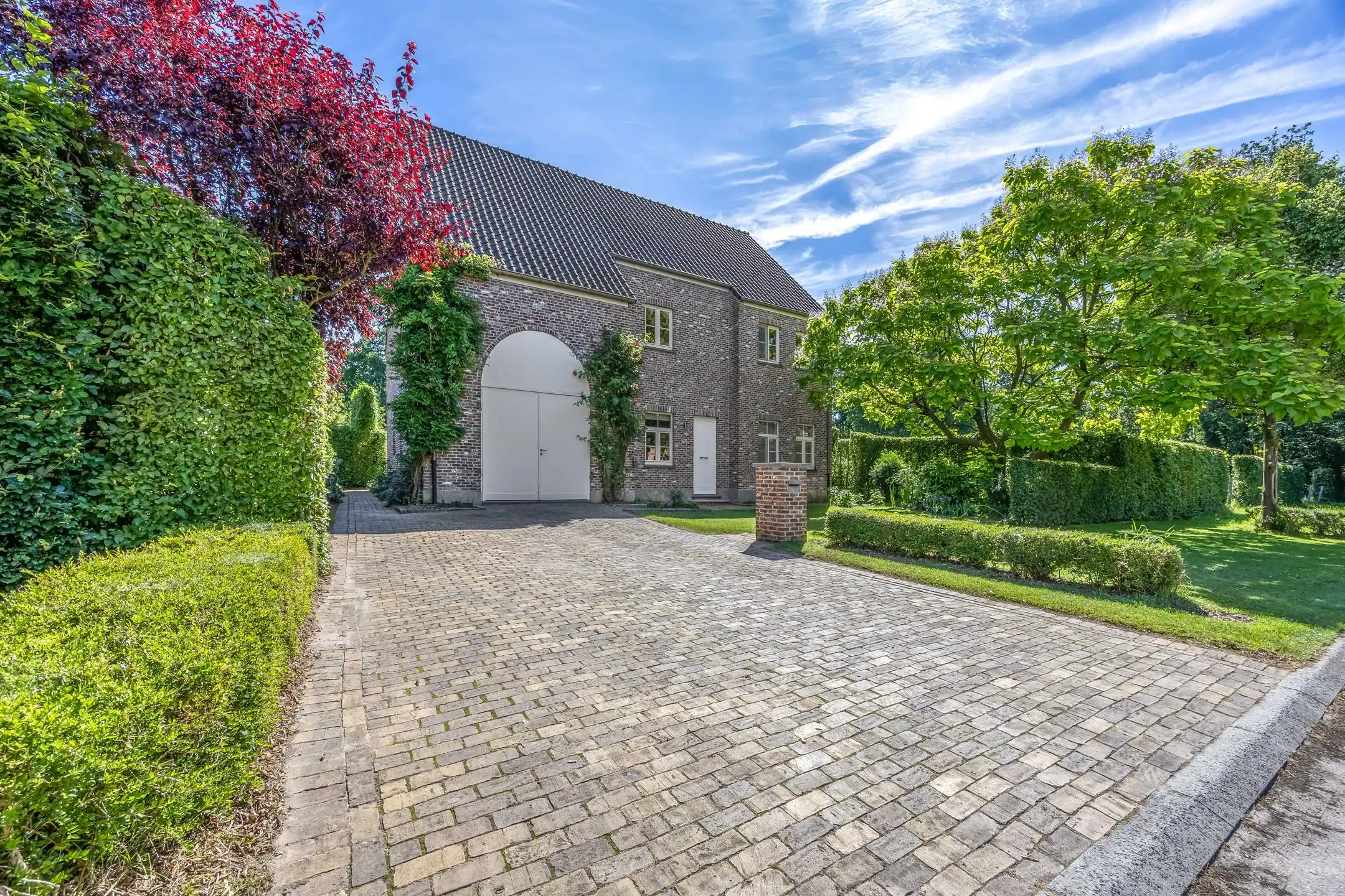 Rustig gelegen villa met prachtige tuin en zwemvijver foto 48