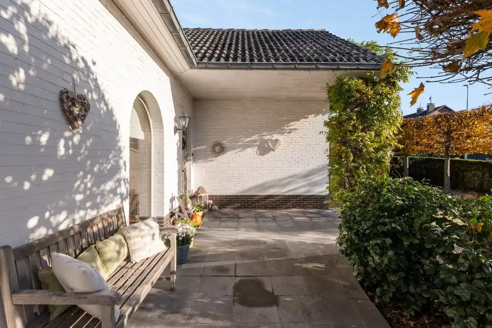 RUIME EN RUSTIG GELEGEN BUNGALOW MET 4 SLKS EN ZWEMBAD OP EEN PRACHTIG PERCEEL VAN 764M² foto 48