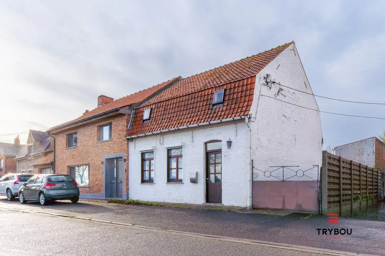 Te renoveren halfopen woning op ruim perceel van 1422m² in Brielen foto 2