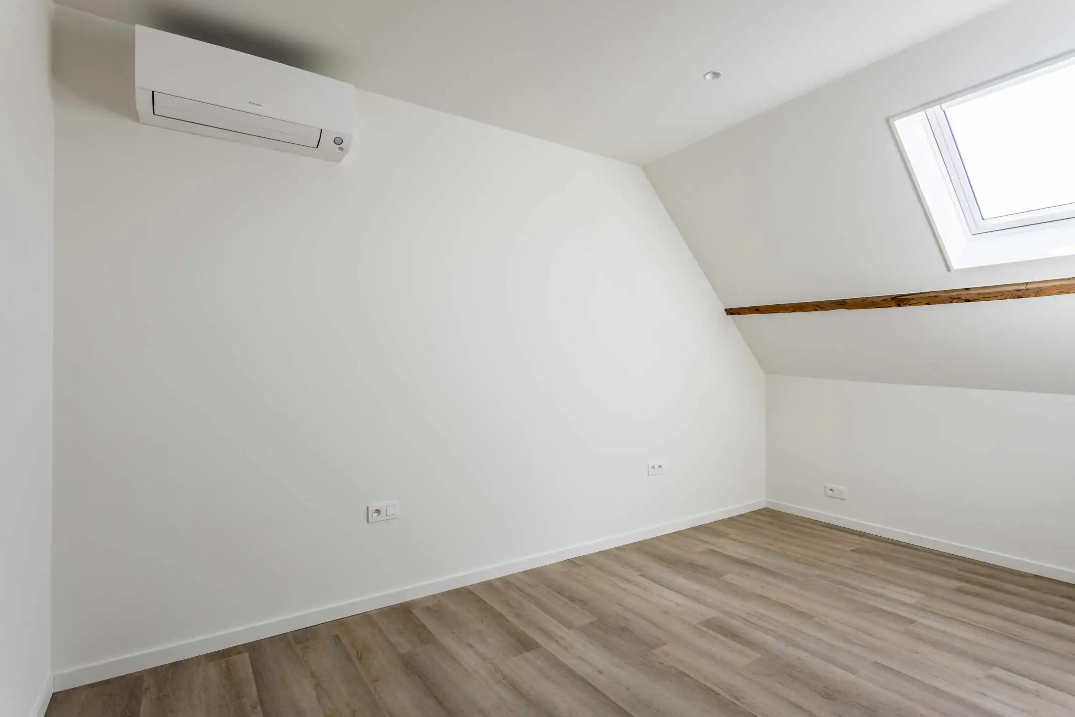 Volledige gerenoveerde, energetische woning met stadskoer! foto 25