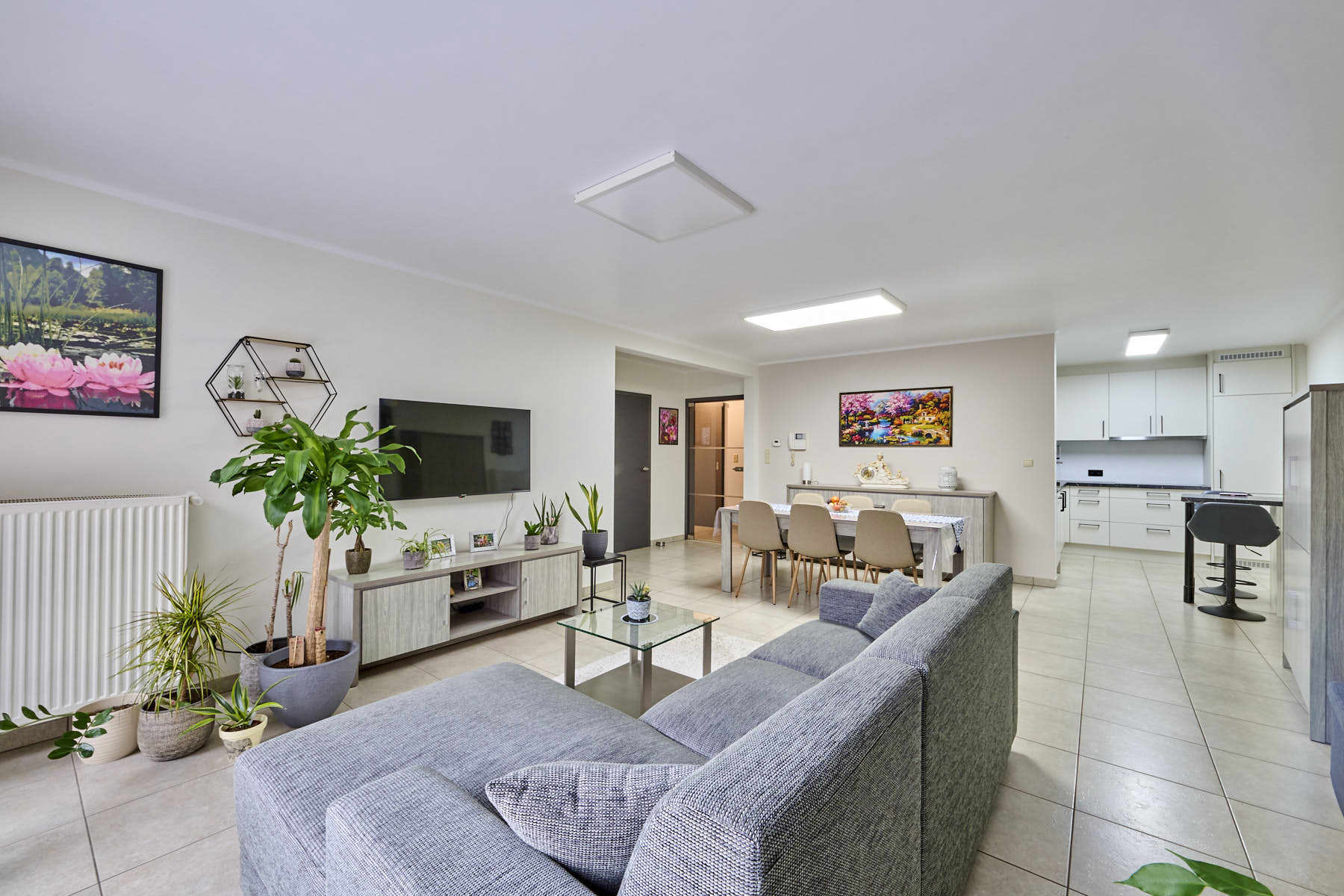 Appartement te koop foto {{pictureIndex}}