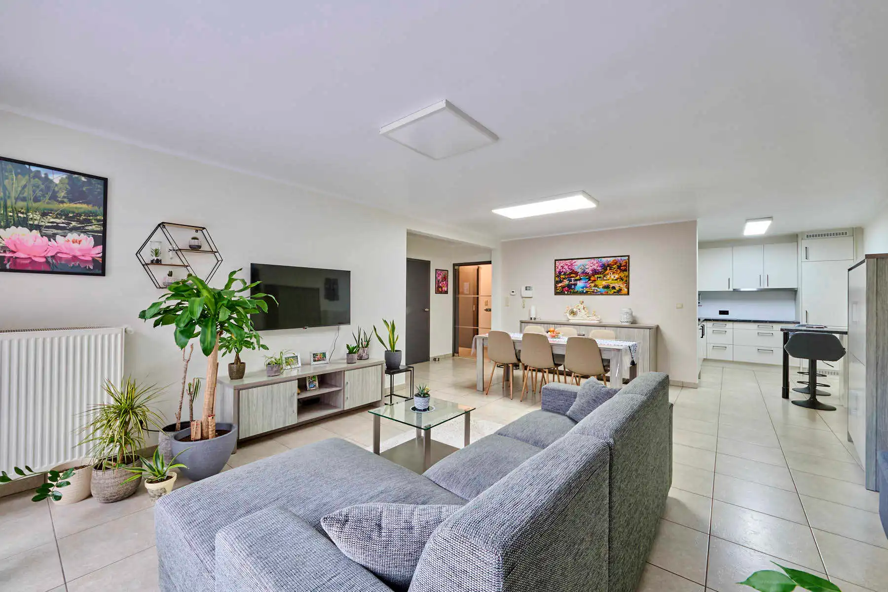 Appartement te koop foto {{pictureIndex}}