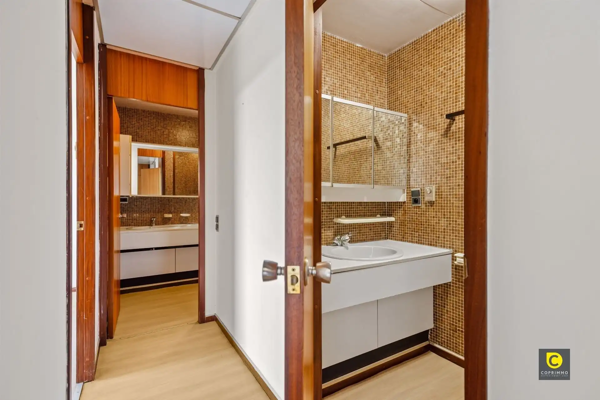 IN OPTIE! Te renoveren 2 SLPK hoek-app met 2 terrassen! foto 5