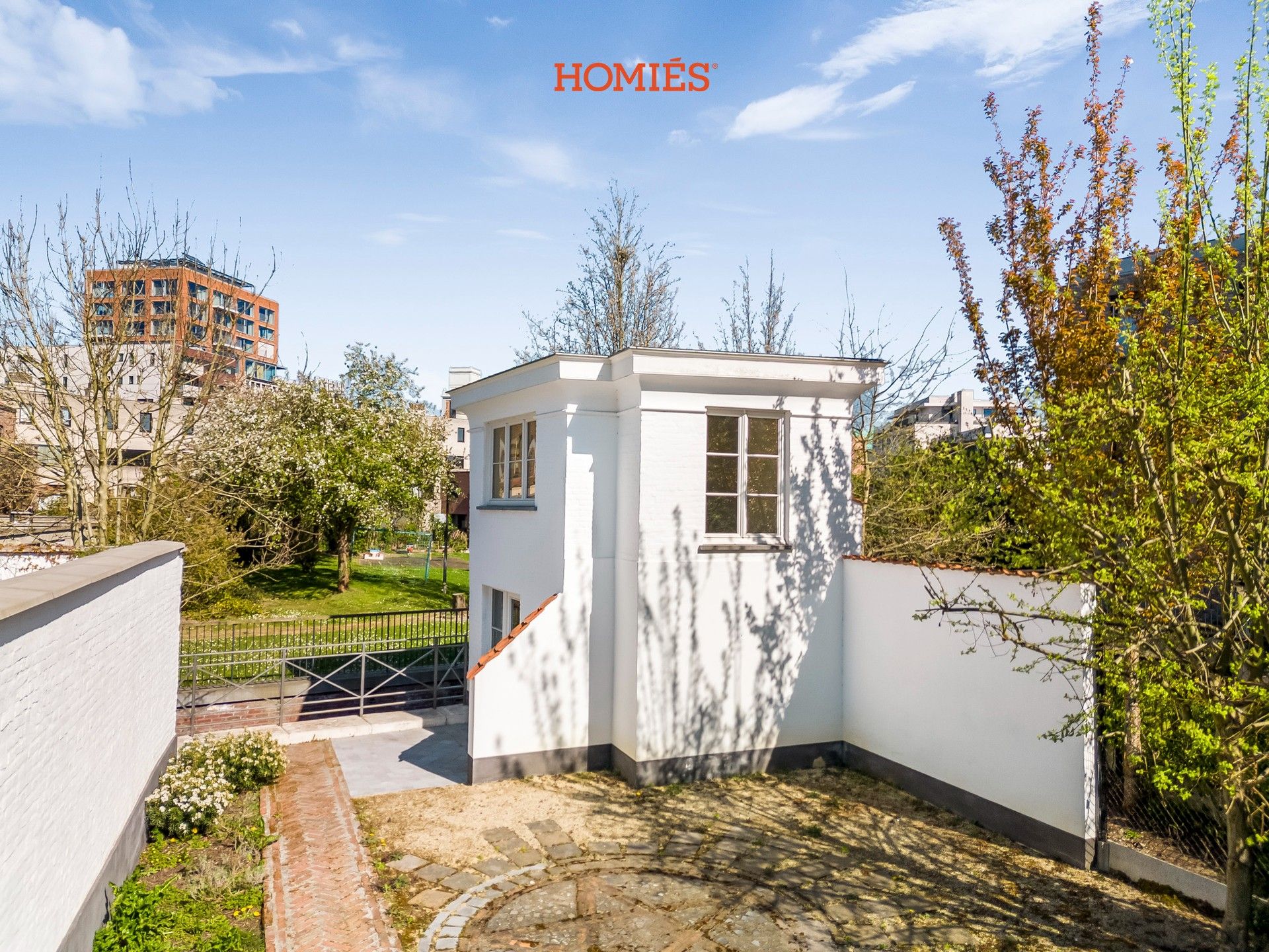 High-end gelijkvloers appartement met tuin, in historisch pand foto 16