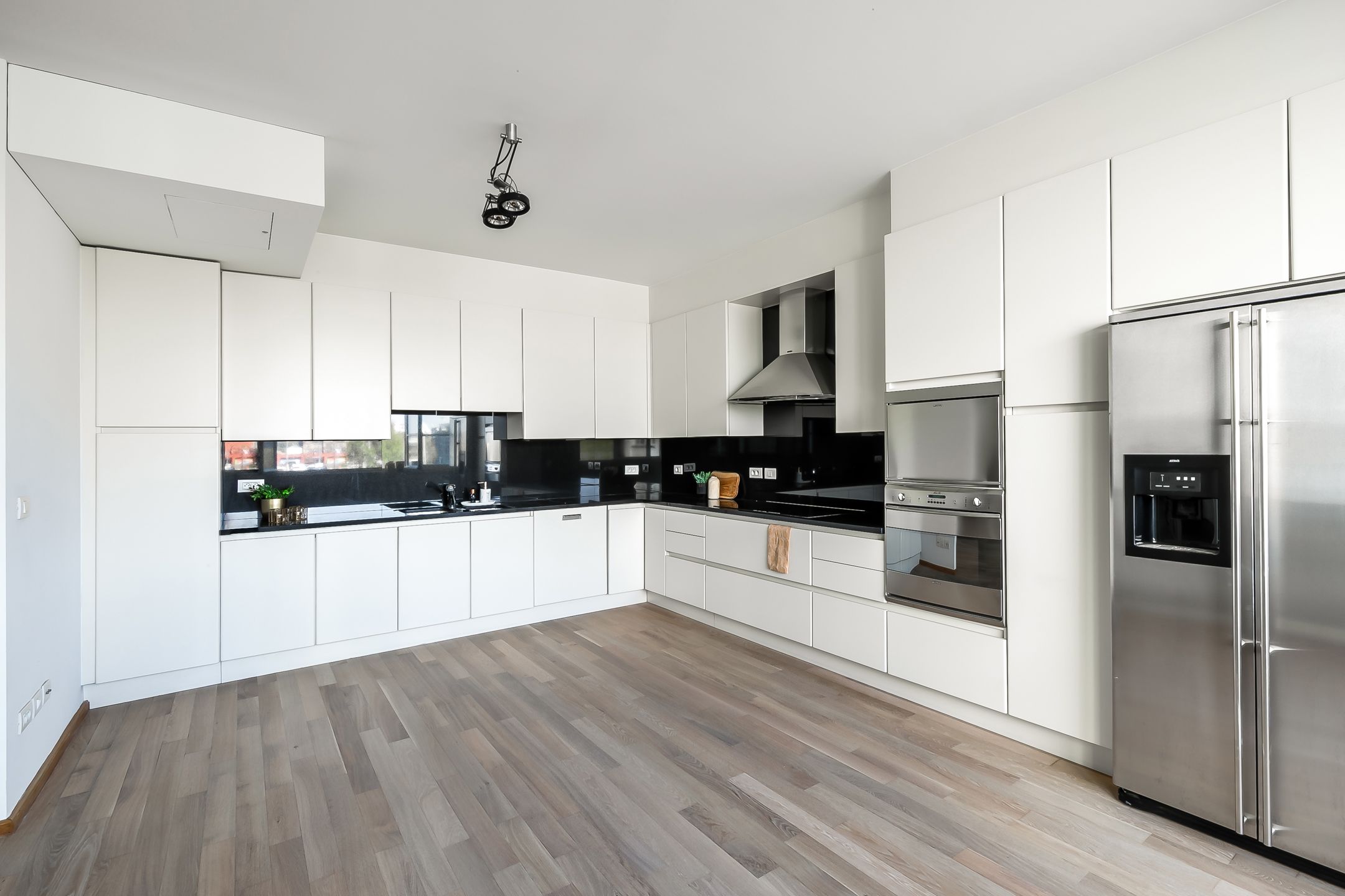 Volledig opgefrist appartement - 232 m² gelegen aan het MAS! foto 4