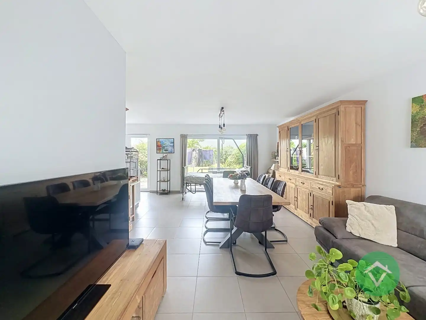 Recente gezinswoning met 3 slaapkamers, garage en landelijk uitzicht te huur in Eernegem foto 3