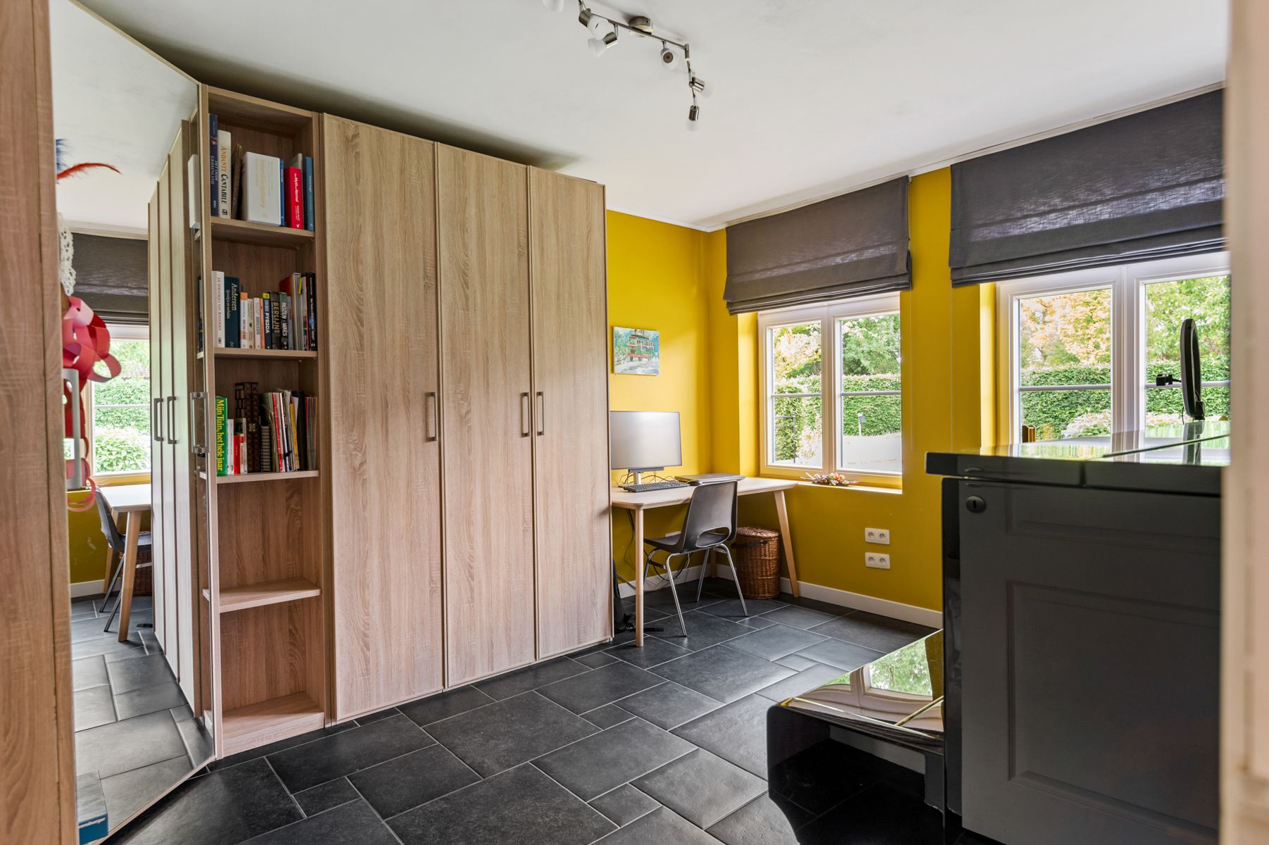 Recente villa met charme op ruime kavel foto 12