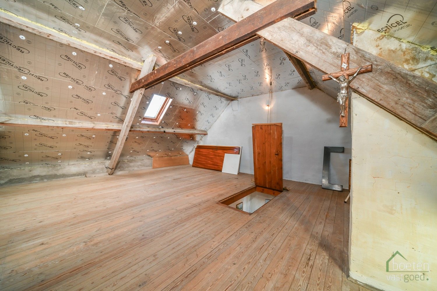 Alveringem: Interessante dorpswoning met redelijk comfort, 3 slaapkamers, tuin en uitweg met garage achteraan op 428m² grondopp. foto 17