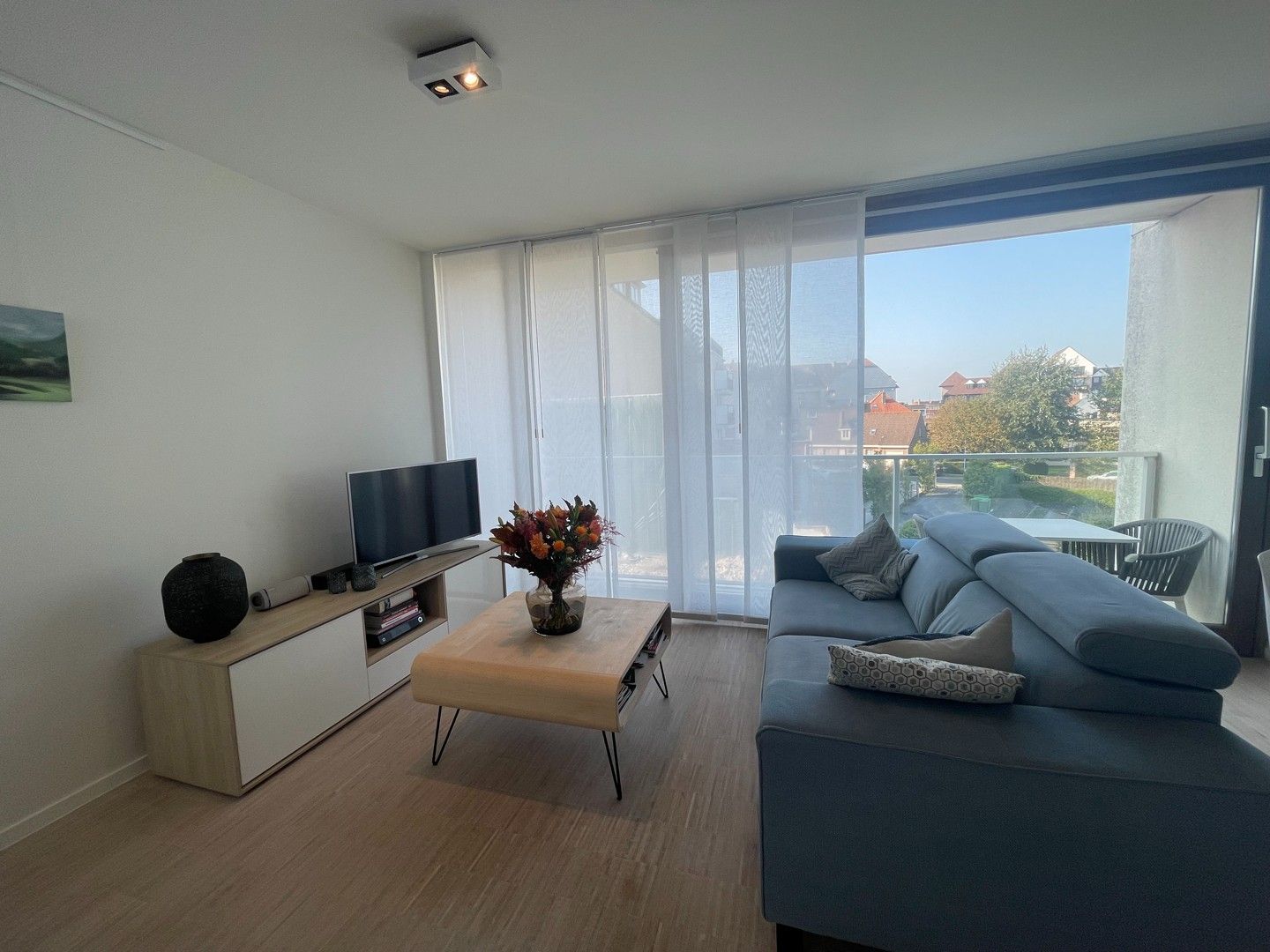 Prachtig appartement in het hart van St-Idesbald, op slechts 350 meter van de zee. foto {{pictureIndex}}