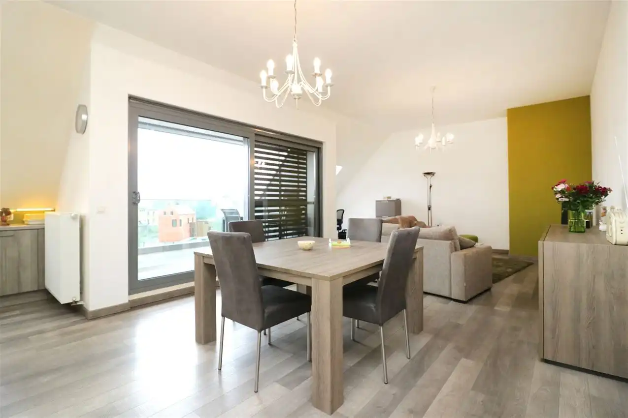 Zonnige penthouse met 2 slaapkamers, mooi terras, inclusief garage  foto 6