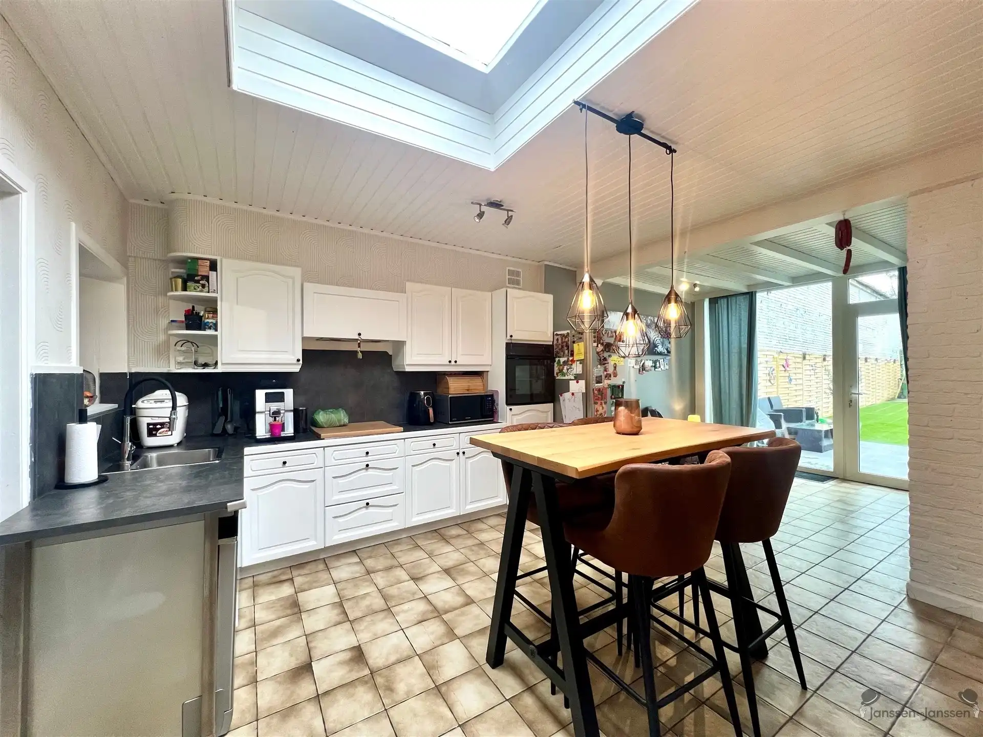 Eengezinswoning met 2 slpkmrs & tuin in doodlopende straat foto 3