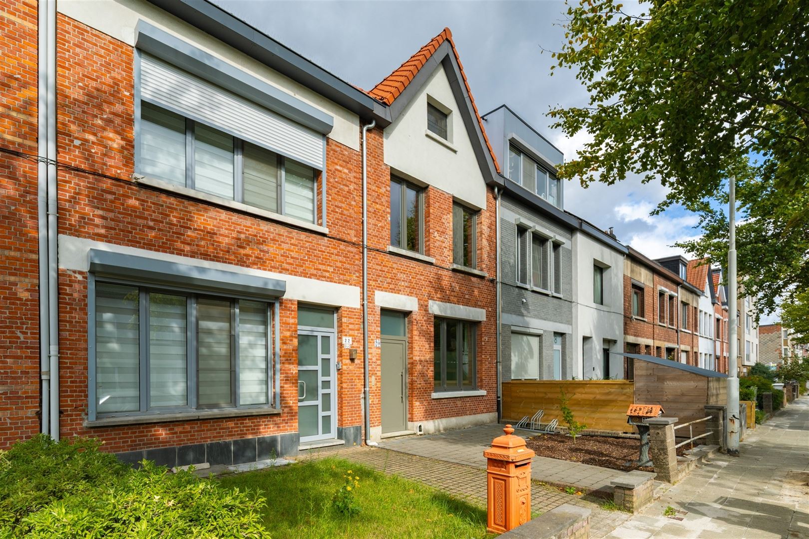 Charmante, instapklare woning op de grens van Stad Antwerpen  foto {{pictureIndex}}