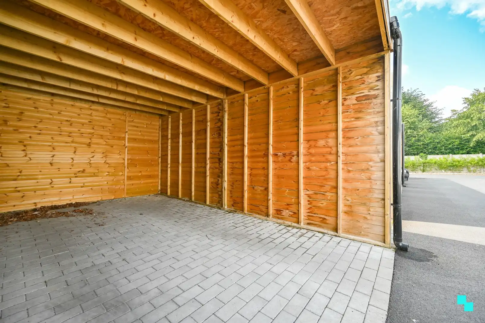 Recent appartement met terras en carport foto 17