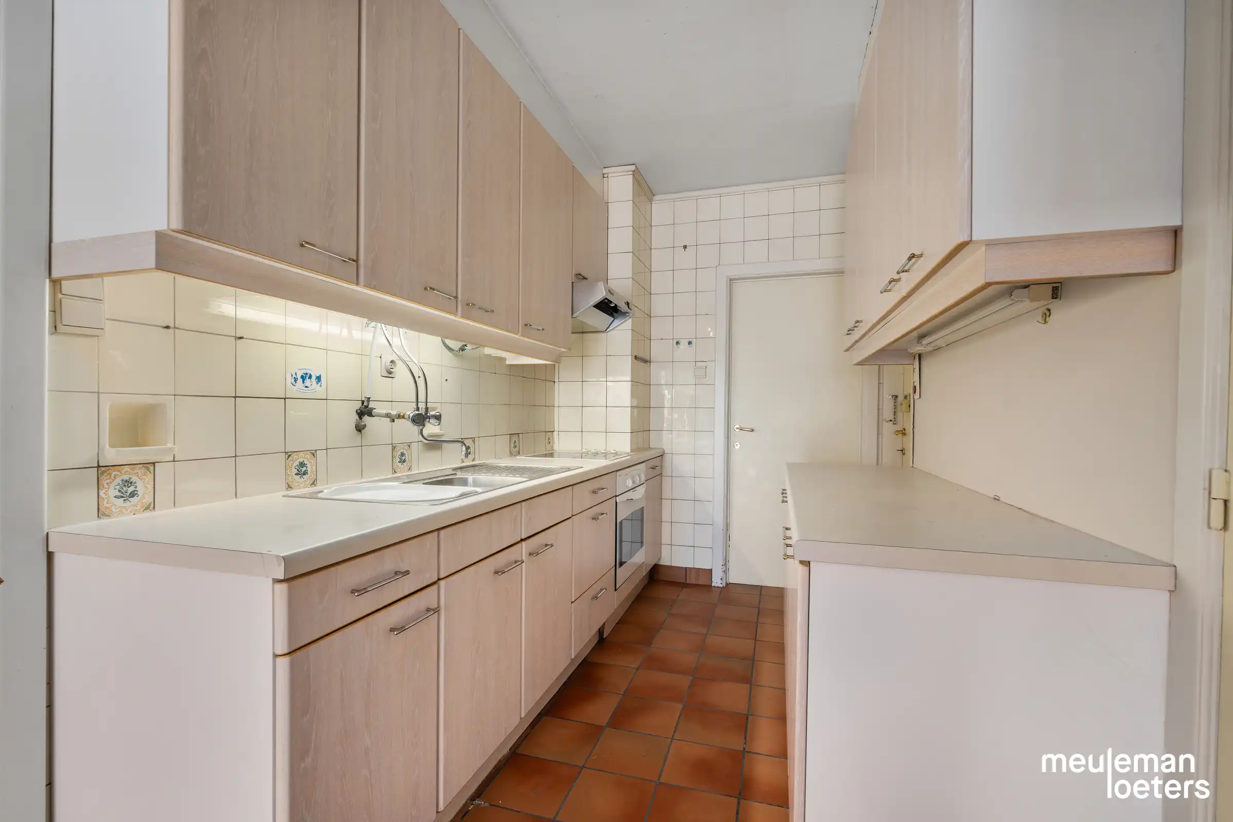 Interessante halfopen woning met veel potentieel te Sint-Michiels (Brugge) foto 4