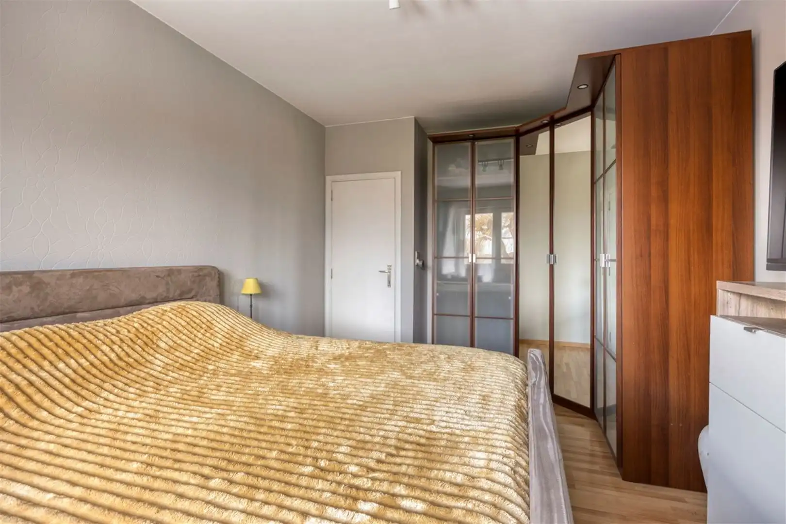 Goed onderhouden en mooi afgewerkte woning op een toplocatie te Oostakker.  foto 18