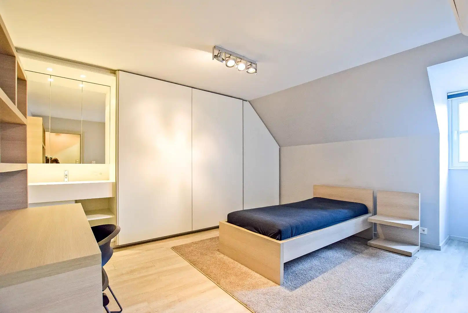 Kwalitatief afgewerkte woning met handelsruimte (536m² bewoonbaar) op een toplocatie. foto 19