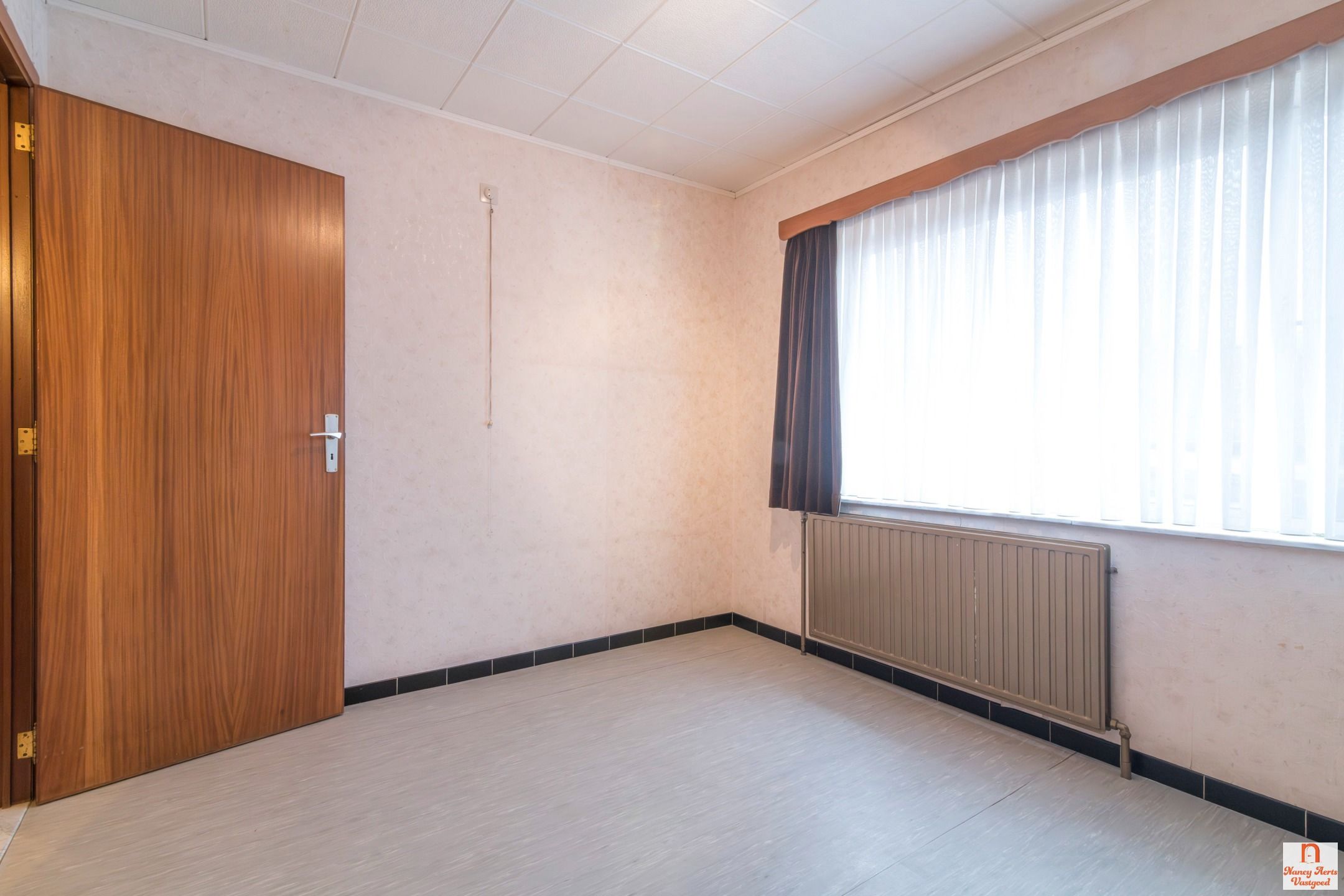 Split-level woning met grote tuin en vrij uitzicht foto 25