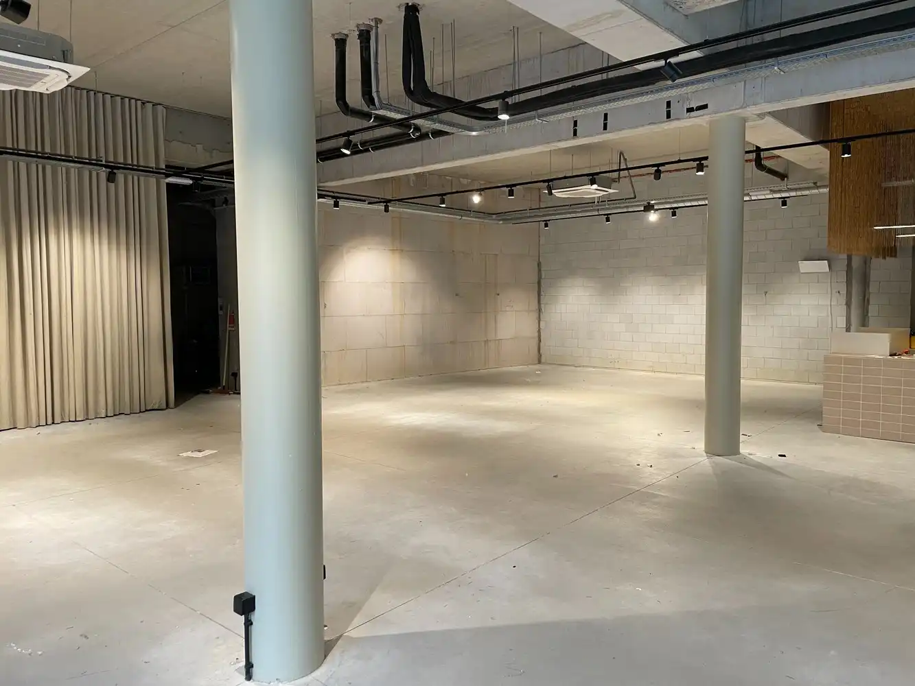 Handelsruimte of kantoorruimte te huur foto 10