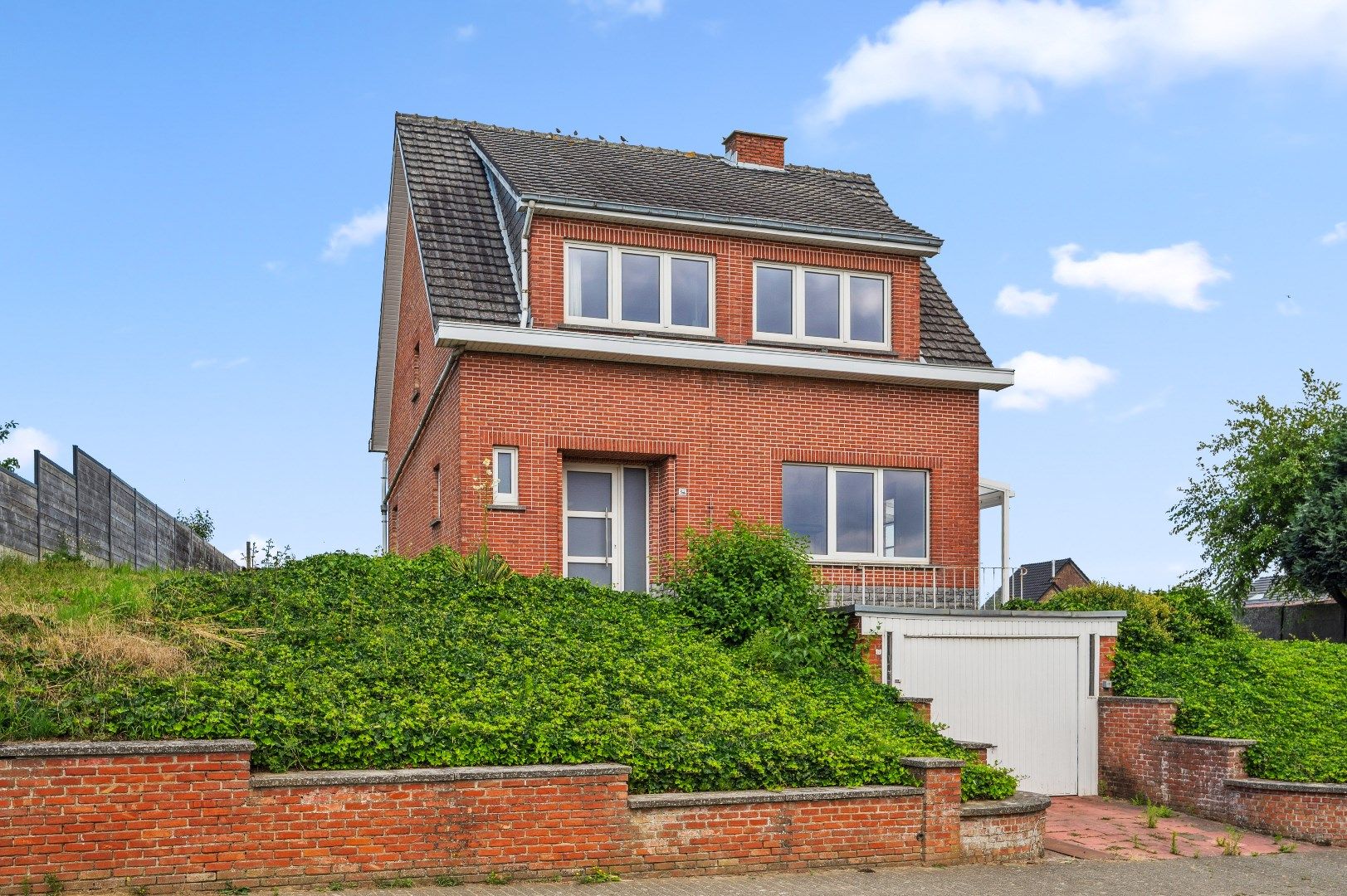 Ruime open bebouwing met tuin, garage en 3 slaapkamers in Willebringen. foto 3