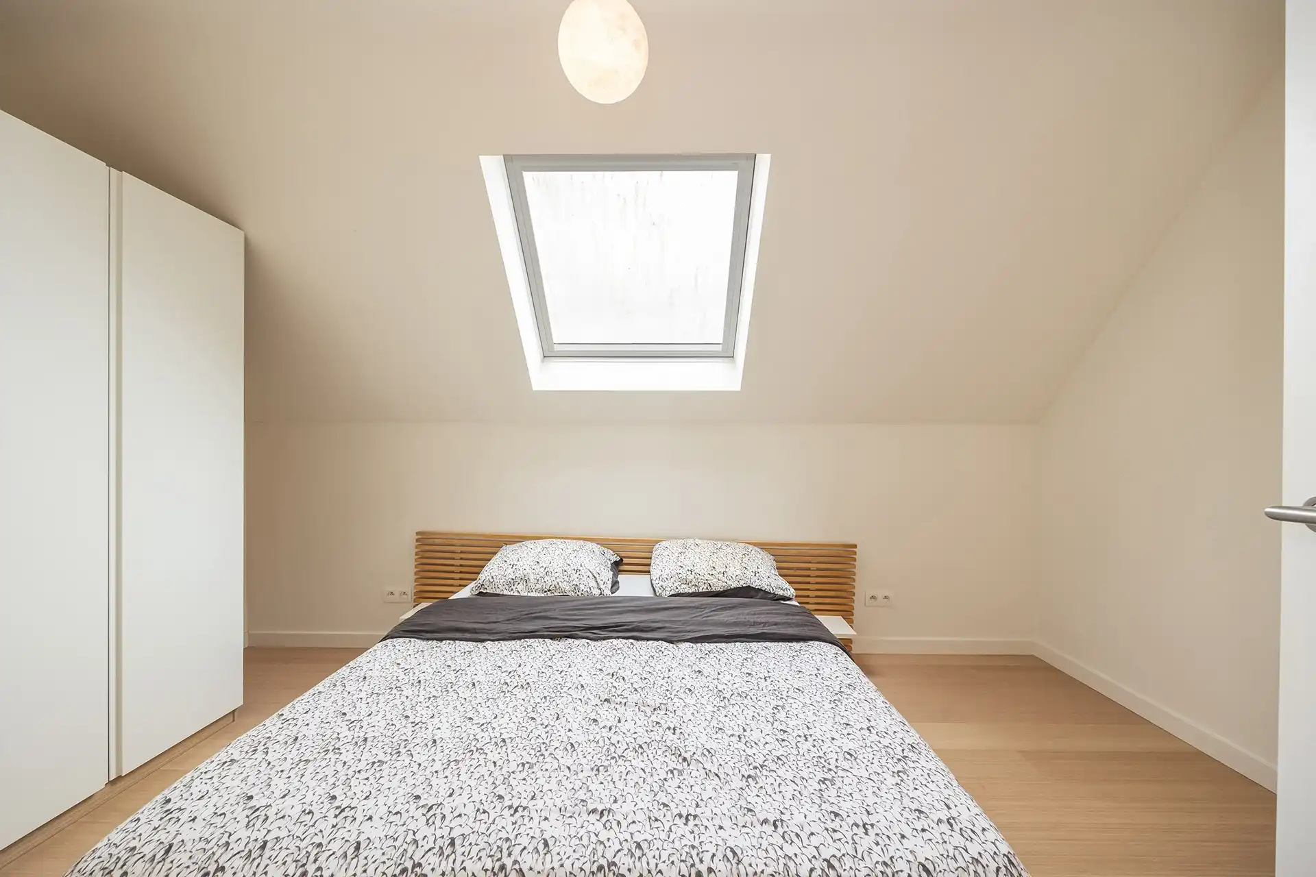 Recent triplexappartement met 2 slaapkamers en carport foto 13