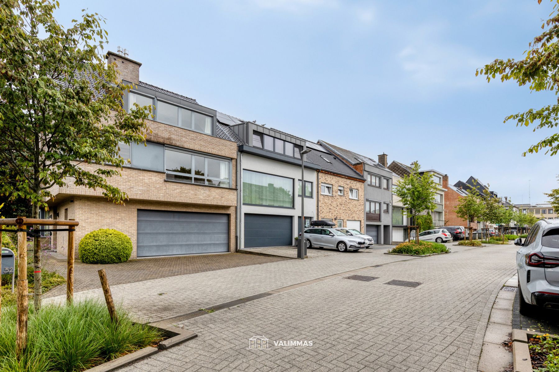 Residentieel gelegen driegevelwoning met garage, tuin...  foto 2