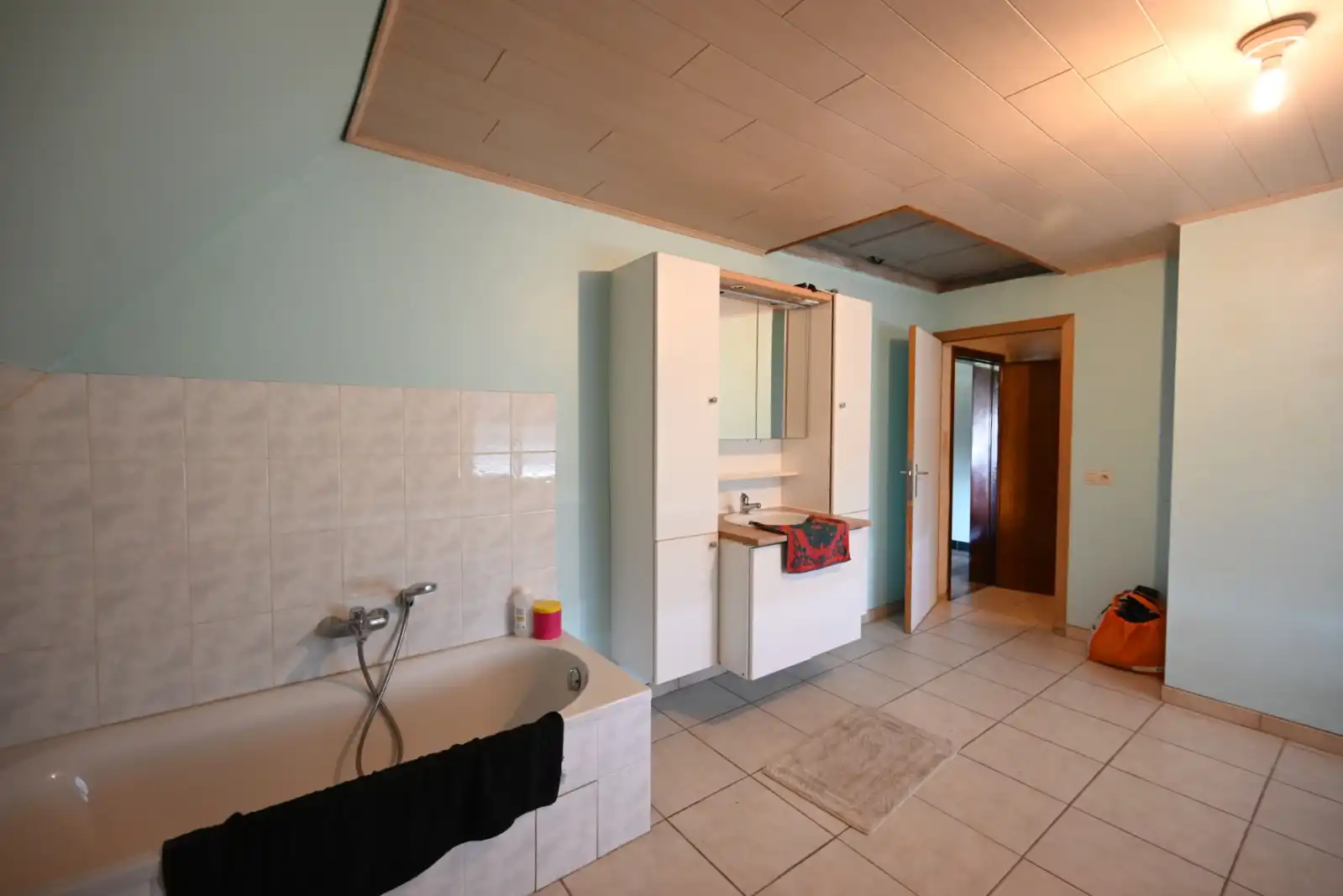 Alleenstaande woning met ruime tuin in Izegem (Bosmolens) te huur! foto 12