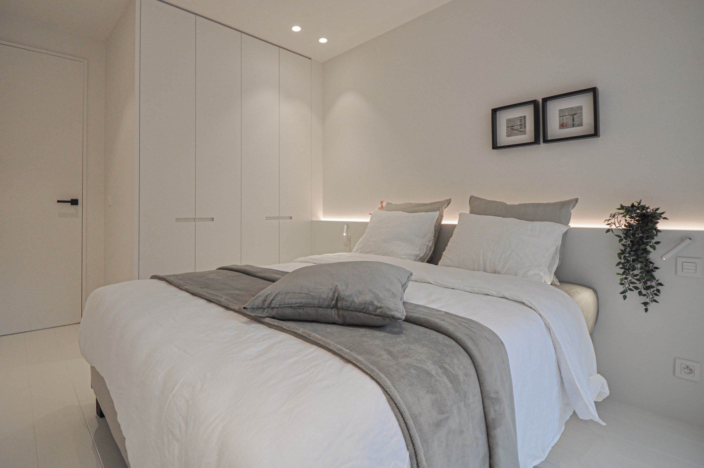 Volledig gerenoveerd appartement met een mooi zijdelings zeezicht gelegen in het Zoute. foto 9