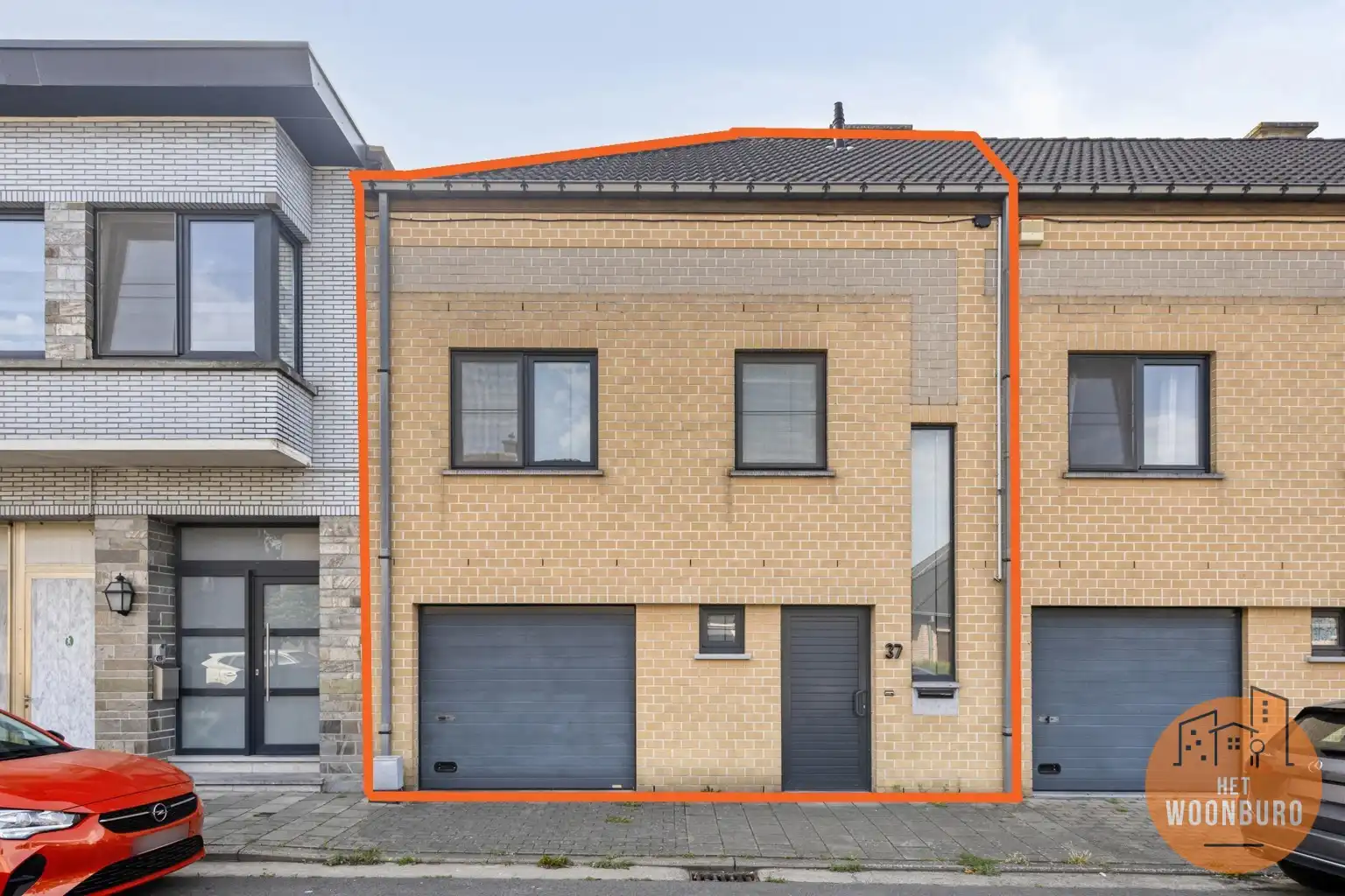 Recente 2-gevel met 4 slpks, garage en tuin op 1 are 73 foto {{pictureIndex}}