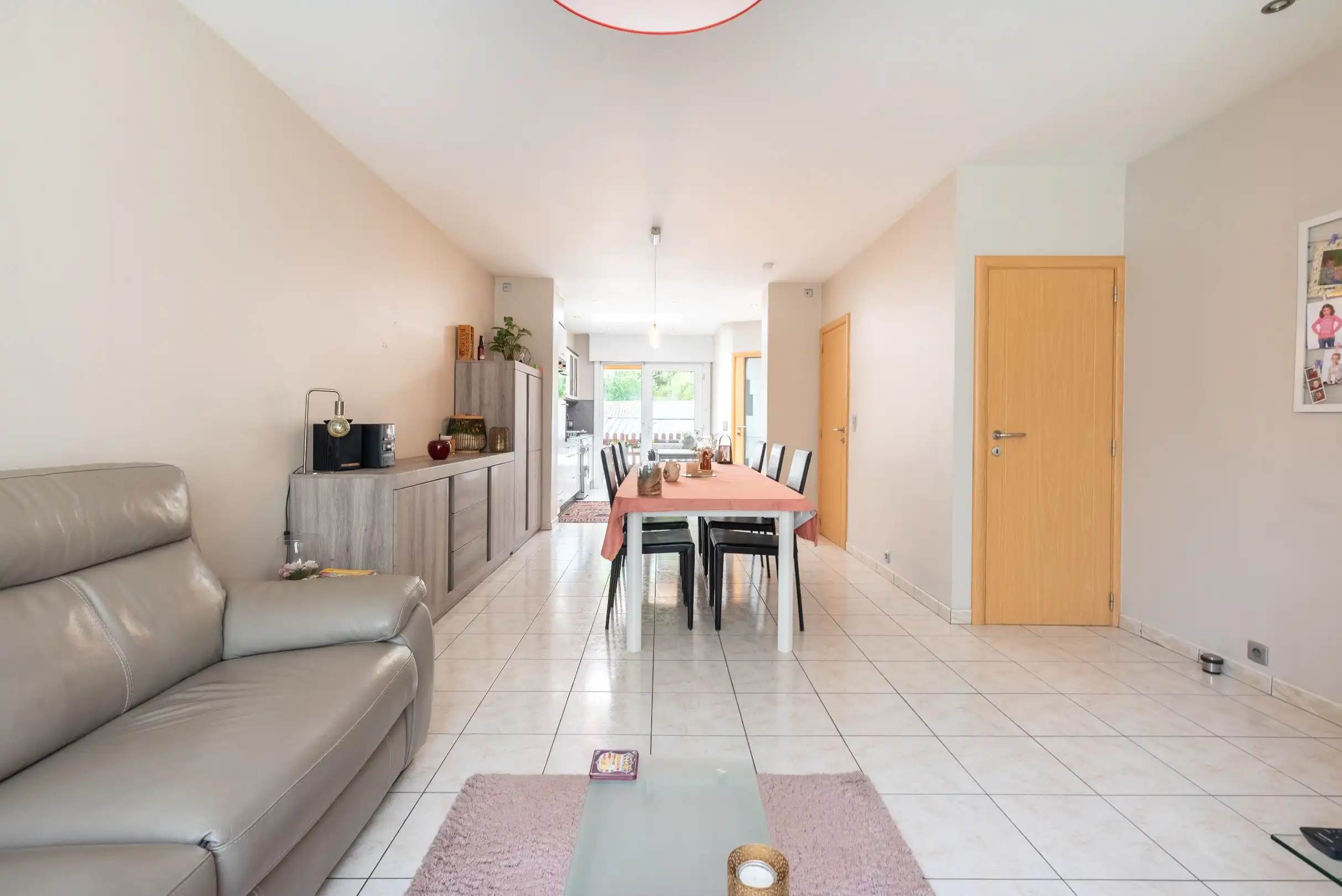 Verzorgde instapklare woning met 3 slaapkamers en dubbele garage! foto 3