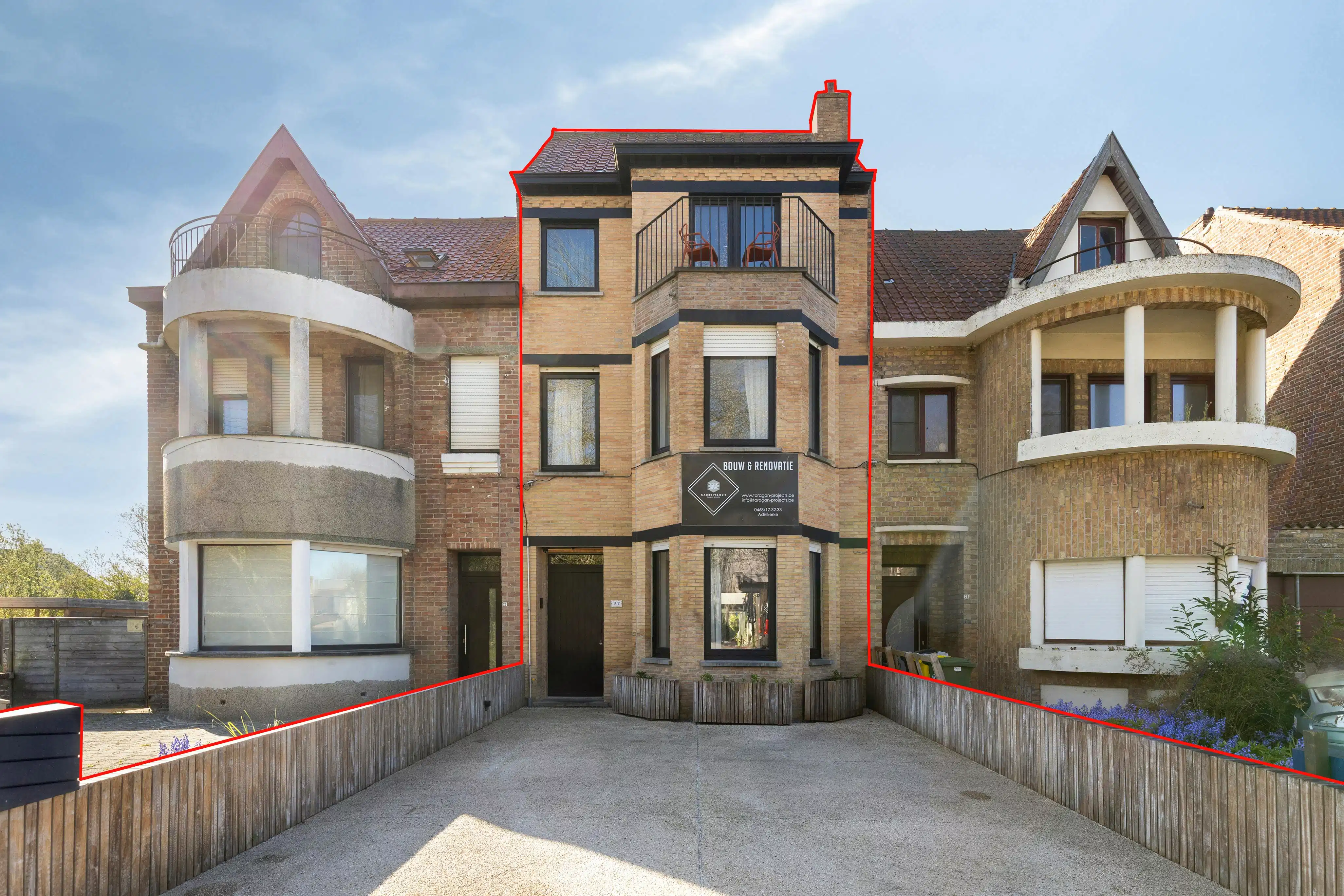 Gerenoveerde woning met 4 slaapkamers te koop in De Panne (Adinkerke) foto {{pictureIndex}}