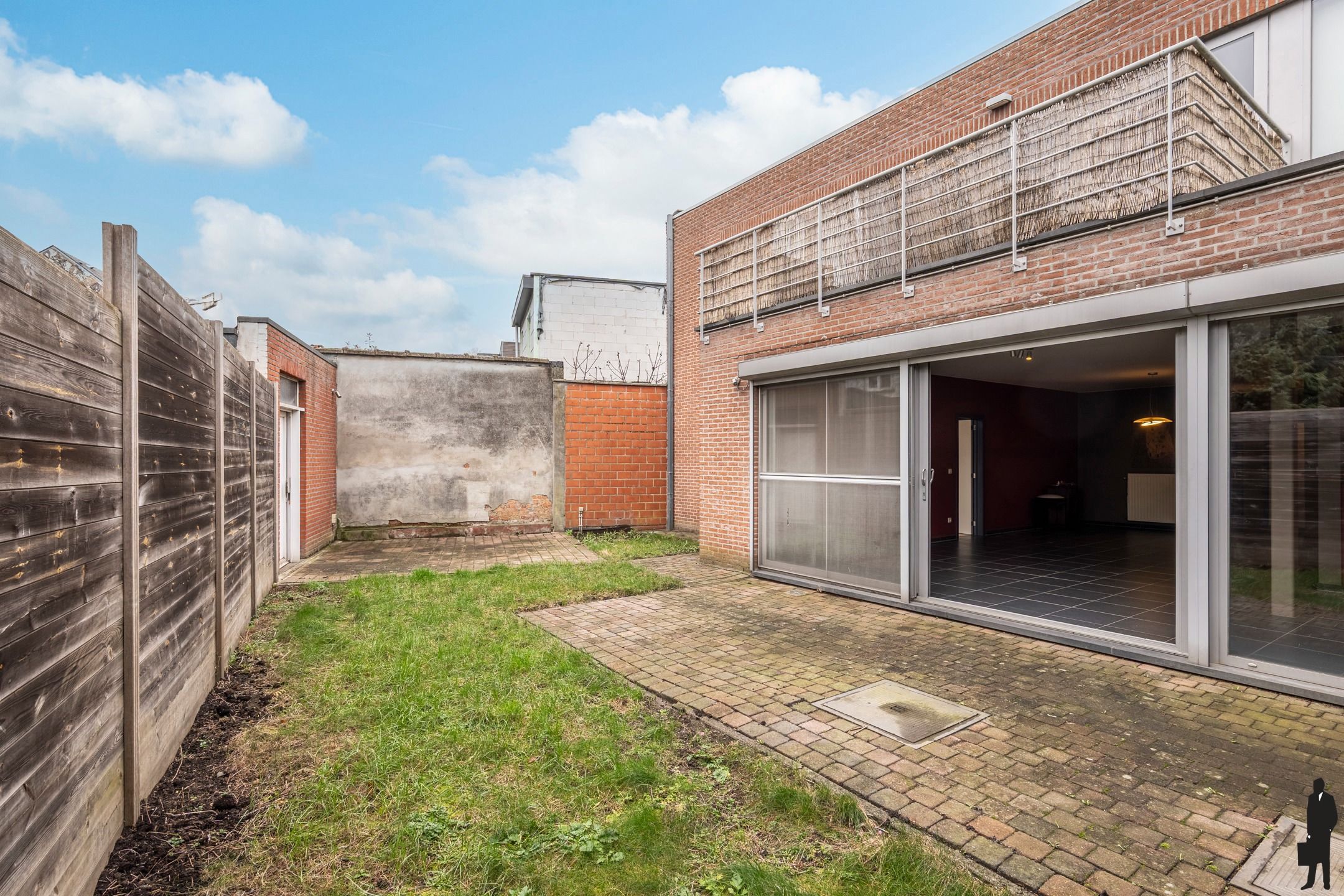 Welgelegen ruim GLVL app met 2 slpks, 2 badks, garage & tuin foto 19