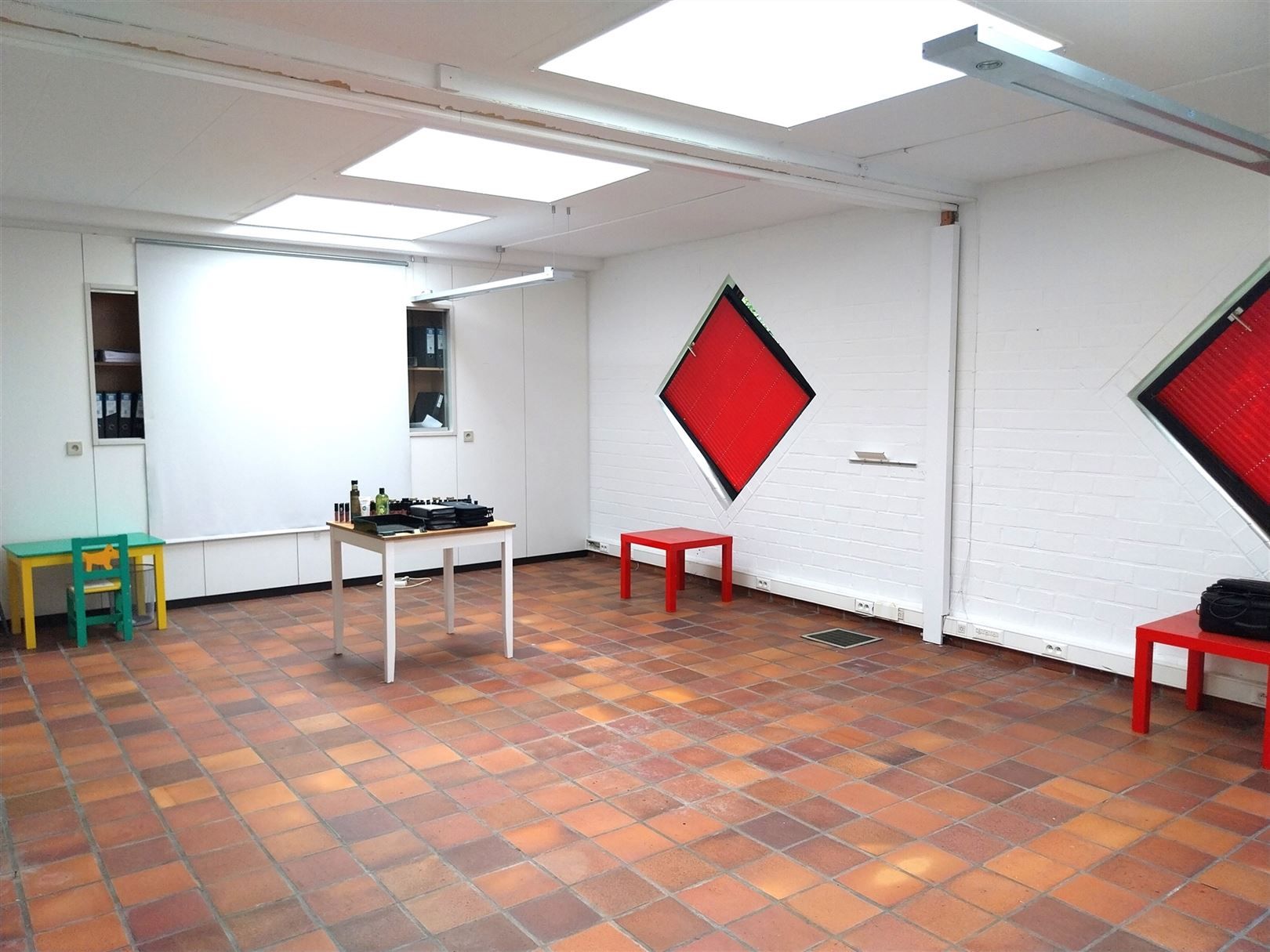 TE HUUR: Multifunctioneel gebouw op het industrieterrein van Beringen! foto 13