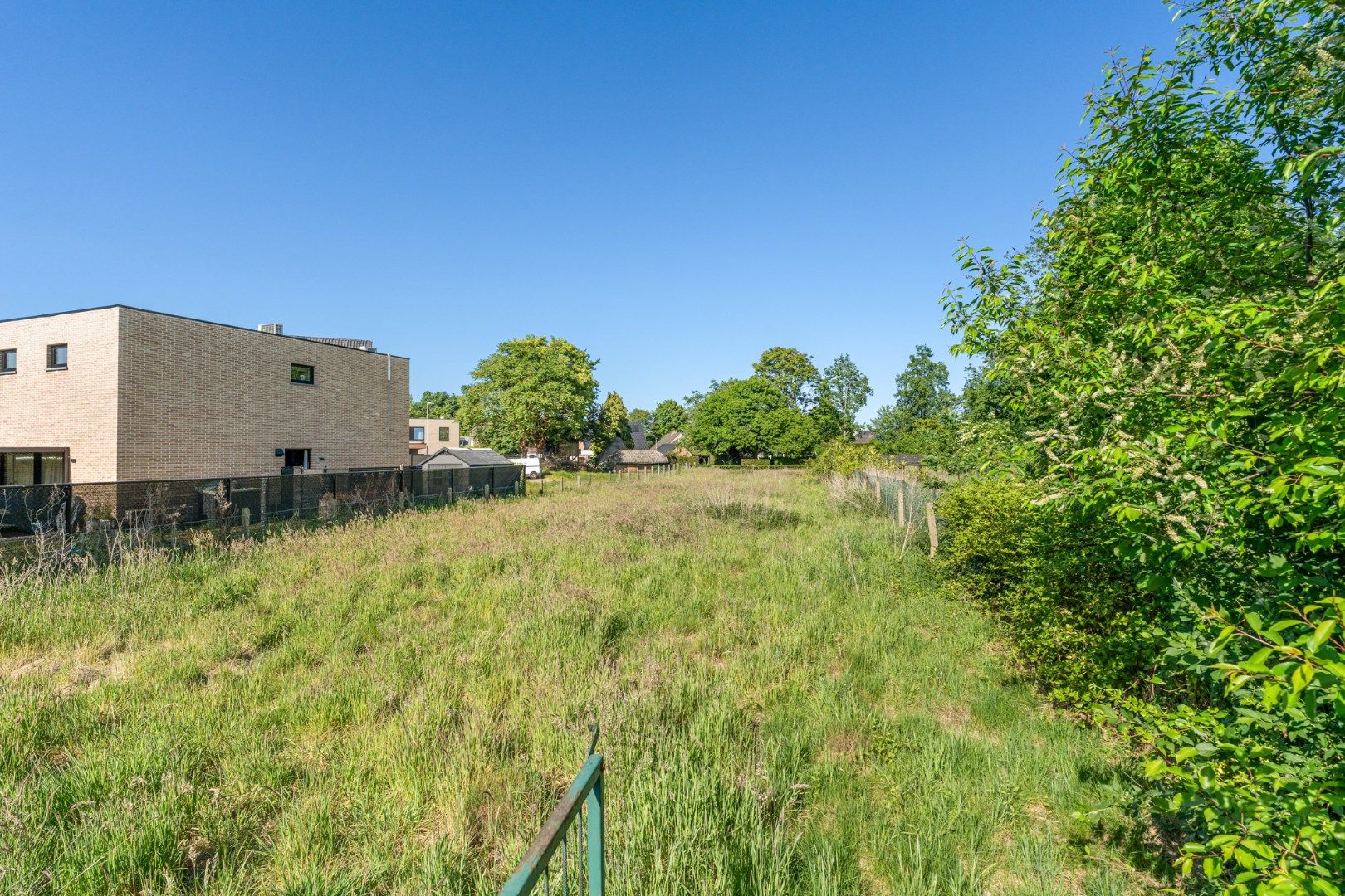 Halfvrijstaande woning op een perceel van 17a30ca met grote werkplaats van maar liefst 110 vierkante meter!  foto 8