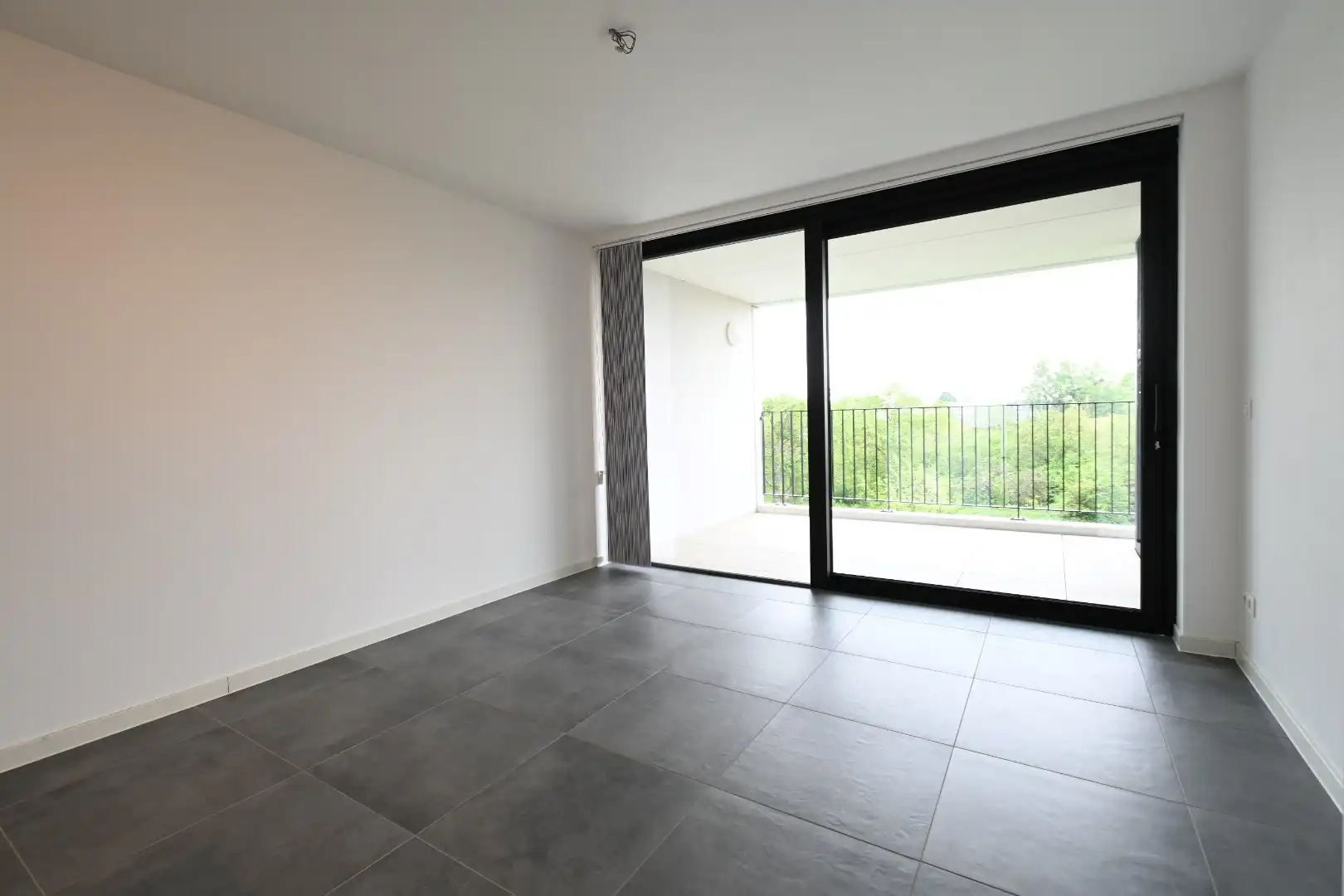 Knap recent appartement met 2 slaapkamers en mooi uitzicht + autostandplaats foto 18