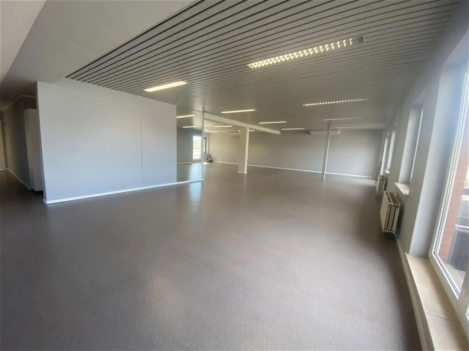Comfortabele kantoren op zichtlocatie aan het klaverblad in Sint-Denijs-Westrem foto 16