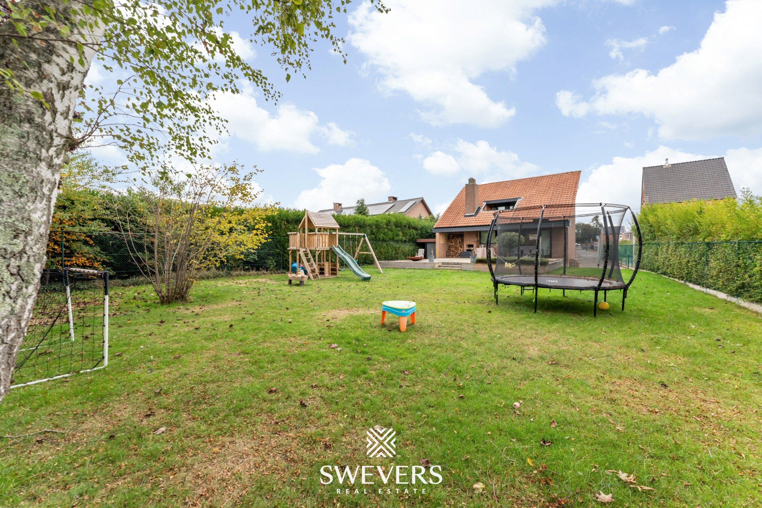 Knusse, hedendaagse gezinswoning met warme indeling en grote, zonnige tuin foto 46