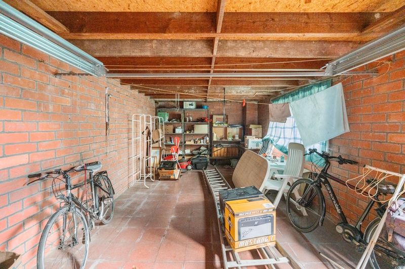 Torhout- Vrijstaande woning met 5 slaapkamers. foto 19