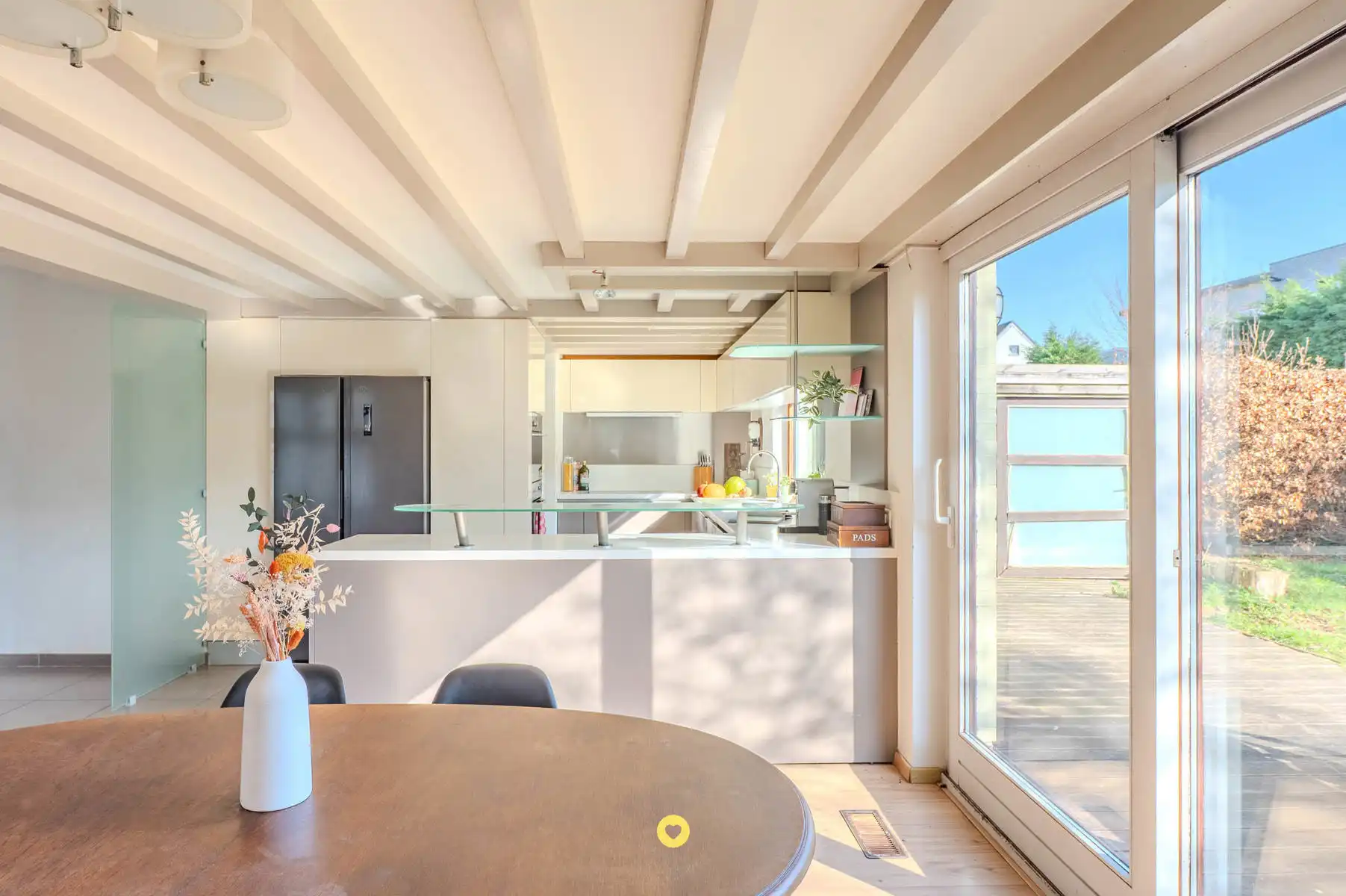 Op te frissen villa met 3 slaapkamers en leuke tuin foto 3