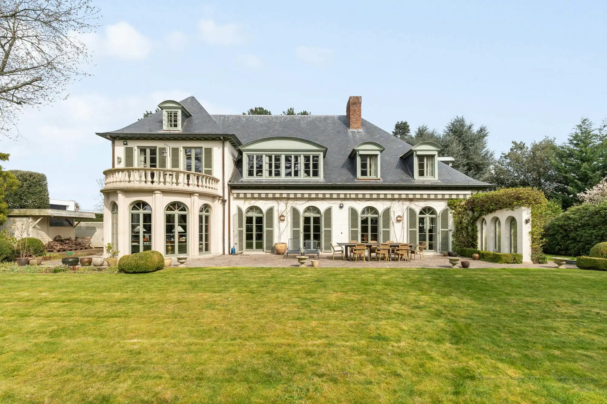 Hoofdfoto van de publicatie: Exclusieve villa met veel potentieel in Bouchout/Wemmel