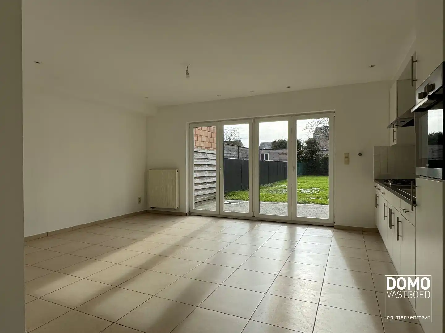 Ruime woning met tuin, garage en 3 slaapkamers vlakbij centrum Hasselt foto {{pictureIndex}}