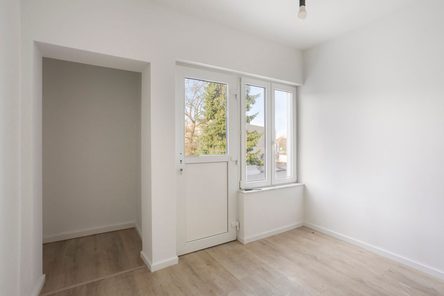 Volledig gerenoveerde gesloten bebouwing te Drogenbos foto 15