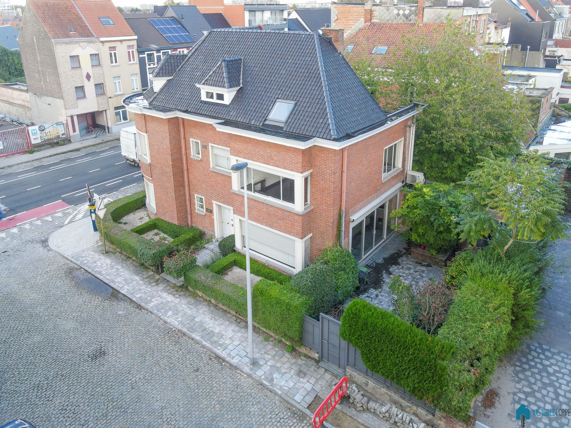 Karaktervolle stadsvilla met praktijkruimte en tuin foto 1