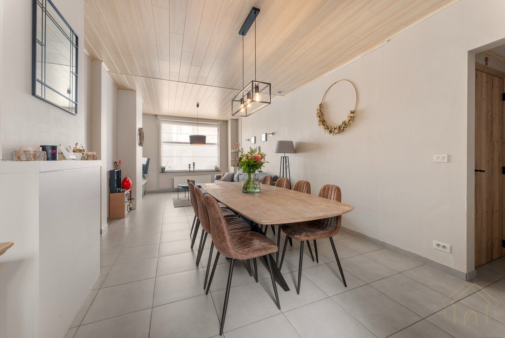 Wonen in het hart van Geluwe met zonneterras in je tuin en ruimte voor uitbreiding op zolder foto {{pictureIndex}}