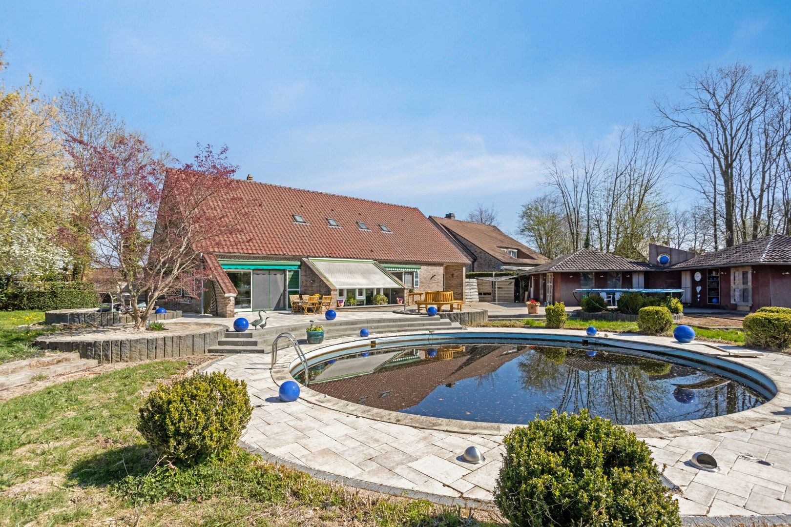 Vrijstaande villa met open zicht, grote zonnige tuin en praktijkruimte – Tongeren foto 2
