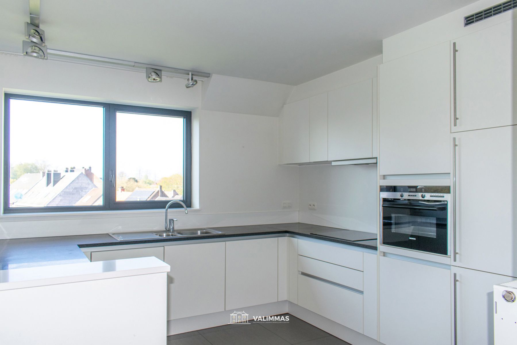 Zeer ruim duplex-appartement met terras, garage, parking... foto 7