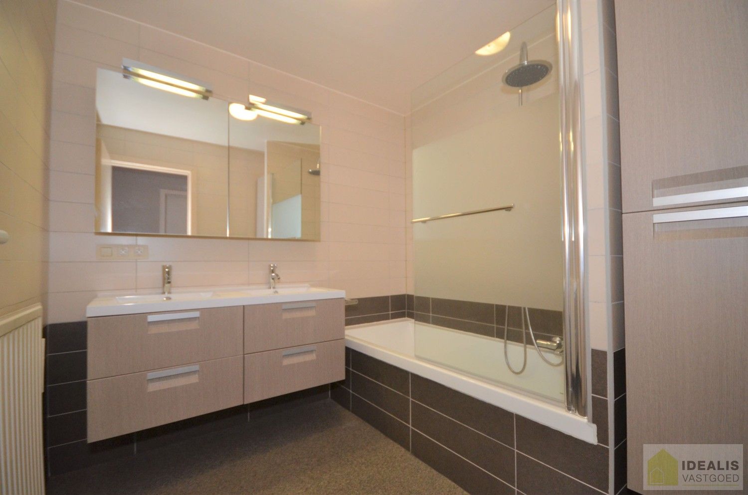 Idealis Vastgoed – Ruim duplexappartement met 4 slaapkamers in Genk op wandelafstand van Houthalen-Oost foto 17