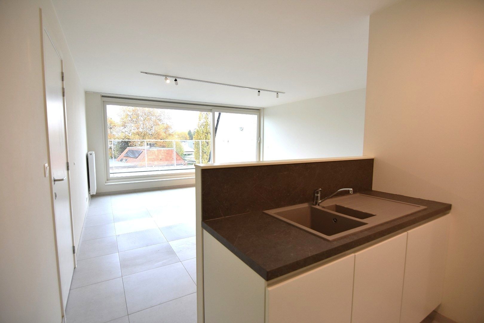 Lichtrijk 2-slpk appartement met privé parking nabij Rumbeke foto 9