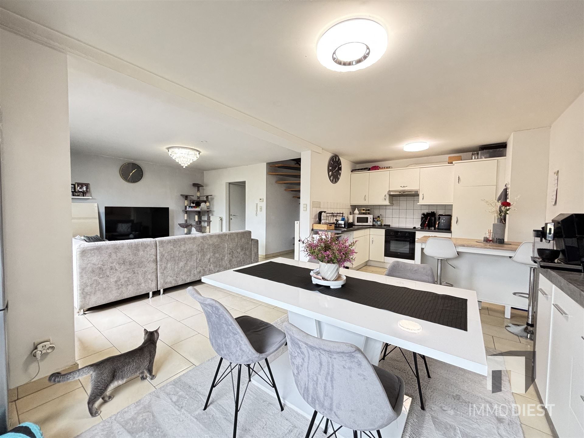Duplex appartement op de tweede verdieping in het centrum van Tessenderlo foto {{pictureIndex}}