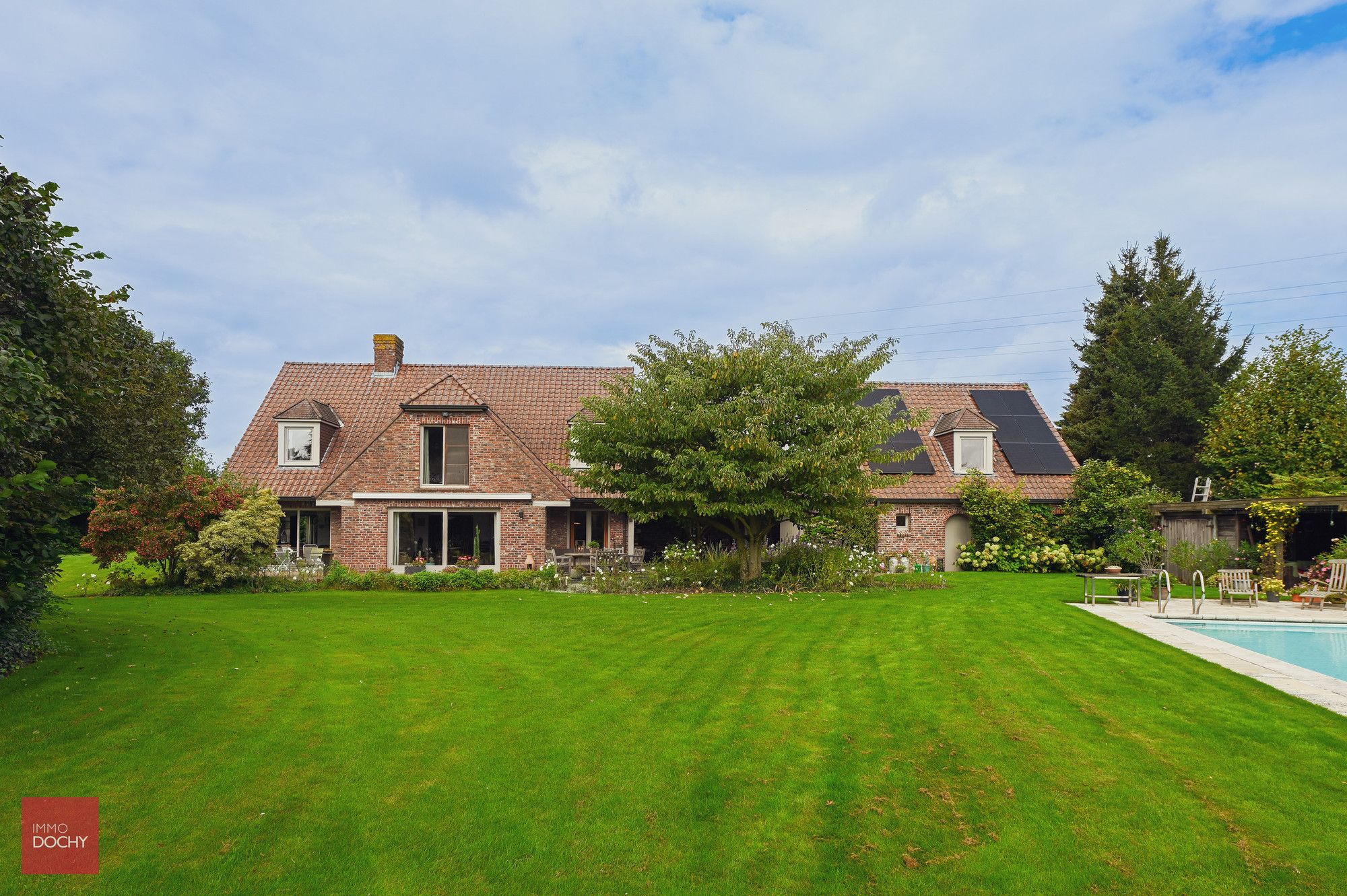 Goed gelegen villa op prachtig stuk (bouw)grond foto 4